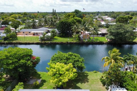 Villa ou maison à vendre à Cutler Bay, Floride: 5 chambres, 260.5 m2 № 1229590 - photo 9