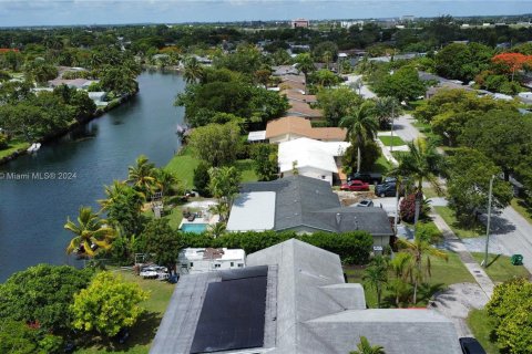 Casa en venta en Cutler Bay, Florida, 5 dormitorios, 260.5 m2 № 1229590 - foto 8