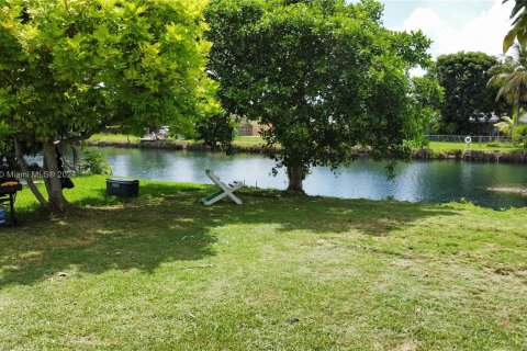 House in Cutler Bay, Florida 5 bedrooms, 260.5 sq.m. № 1229590 - photo 5