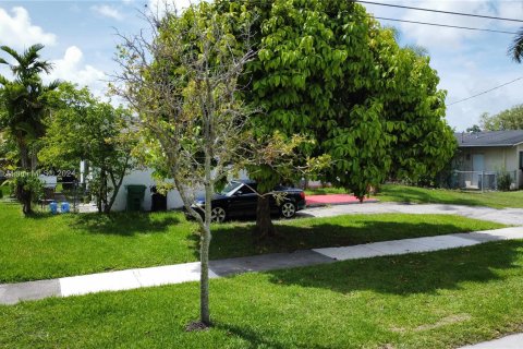 Casa en venta en Cutler Bay, Florida, 5 dormitorios, 260.5 m2 № 1229590 - foto 4