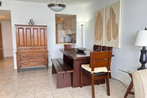 Condo in Miami, Florida, 1 bedroom  № 1429791 - photo 2