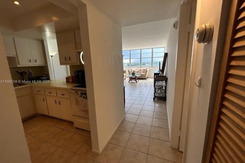 Condo in Miami, Florida, 1 bedroom  № 1429791 - photo 10