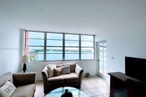 Condo in Miami, Florida, 1 bedroom  № 1429791 - photo 12