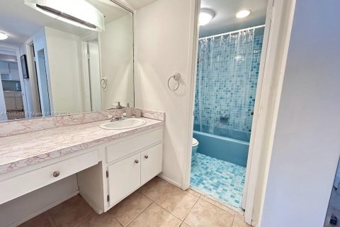 Condo in Miami, Florida, 1 bedroom  № 1429791 - photo 19