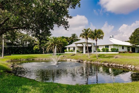 House in Southwest Ranches, Florida 6 bedrooms, 567.82 sq.m. № 1272345 - photo 2