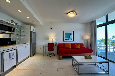 Condo in Miami Beach, Florida, 1 bedroom  № 676557 - photo 12