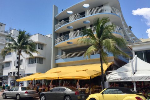 Condo in Miami Beach, Florida, 1 bedroom  № 676557 - photo 1