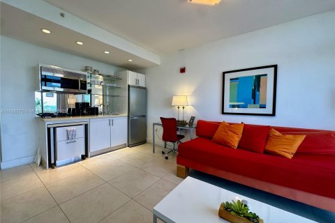 Condo in Miami Beach, Florida, 1 bedroom  № 676557 - photo 14