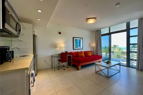 Condo in Miami Beach, Florida, 1 bedroom  № 676557 - photo 13