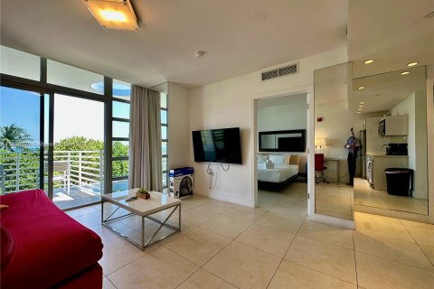 Condo in Miami Beach, Florida, 1 bedroom  № 676557 - photo 17