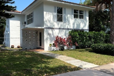 Propiedad comercial en venta en Coral Gables, Florida, 214.05 m2 № 1180042 - foto 2