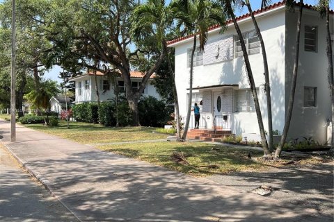 Propiedad comercial en venta en Coral Gables, Florida, 214.05 m2 № 1180042 - foto 1