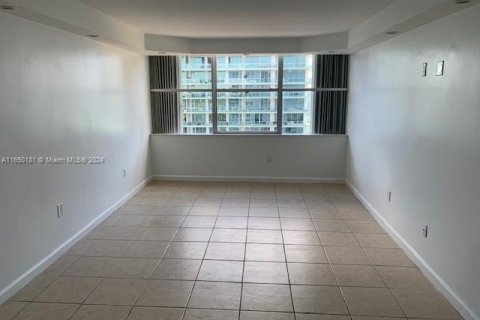 Condo in Miami Beach, Florida, 2 bedrooms  № 1332896 - photo 21