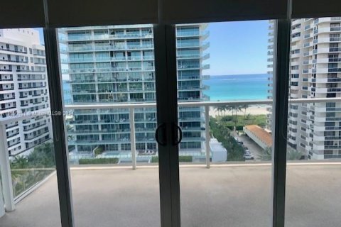 Condo in Miami Beach, Florida, 2 bedrooms  № 1332896 - photo 1