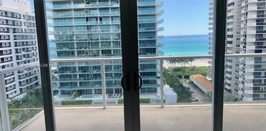 Condominio en Miami Beach, Florida, 2 dormitorios  № 1332896