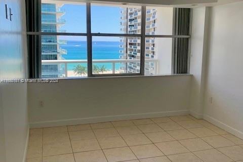 Condo in Miami Beach, Florida, 2 bedrooms  № 1332896 - photo 15