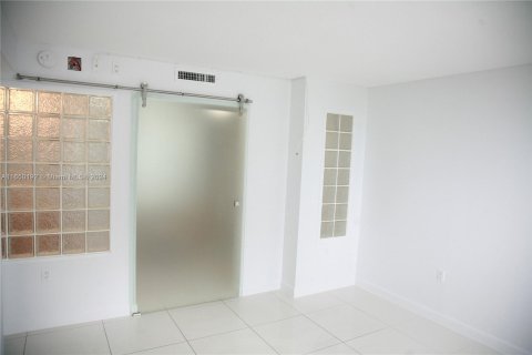 Condominio en venta en Miami Beach, Florida, 1 dormitorio, 62.8 m2 № 1332897 - foto 13