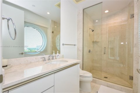 Condo in Sunny Isles Beach, Florida, 4 bedrooms  № 1332940 - photo 18