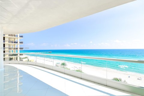 Condo in Sunny Isles Beach, Florida, 4 bedrooms  № 1332940 - photo 1