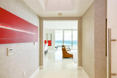 Condo in Sunny Isles Beach, Florida, 4 bedrooms  № 1332940 - photo 4