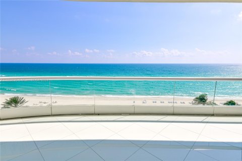 Condo in Sunny Isles Beach, Florida, 4 bedrooms  № 1332940 - photo 2