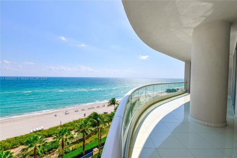 Condo in Sunny Isles Beach, Florida, 4 bedrooms  № 1332940 - photo 9