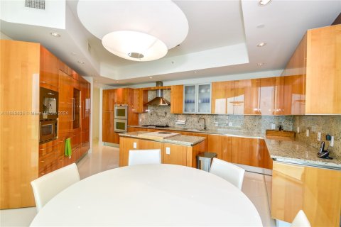 Condo in Sunny Isles Beach, Florida, 4 bedrooms  № 1332940 - photo 13