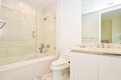 Condo in Sunny Isles Beach, Florida, 4 bedrooms  № 1332940 - photo 24