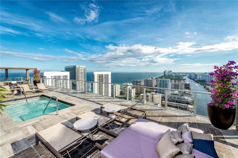 Condo in Hollywood, Florida, 1 bedroom  № 1081310 - photo 30