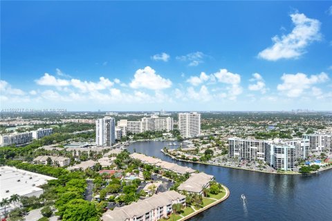 Condominio en venta en Hollywood, Florida, 1 dormitorio, 73.86 m2 № 1081310 - foto 17