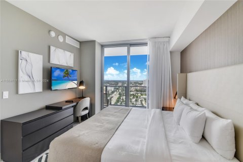 Condominio en venta en Hollywood, Florida, 1 dormitorio, 73.86 m2 № 1081310 - foto 9