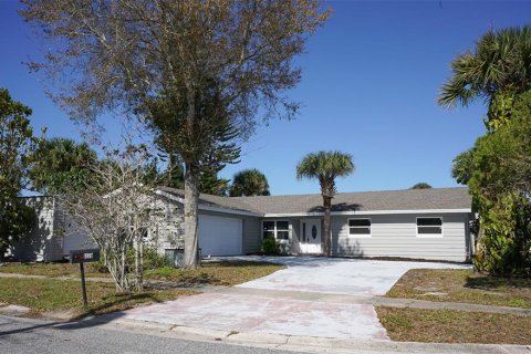 House in Merrit Island, Florida 3 bedrooms, 142.7 sq.m. № 962807 - photo 1