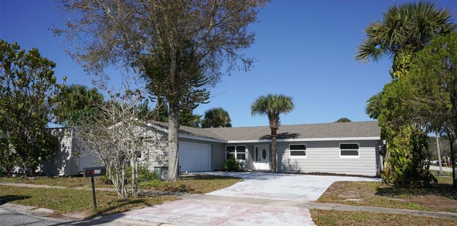 House in Merrit Island, Florida 3 bedrooms, 142.7 sq.m. № 962807
