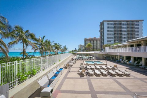 Copropriété à louer à Hallandale Beach, Floride: 2 chambres, 118.45 m2 № 1367602 - photo 18