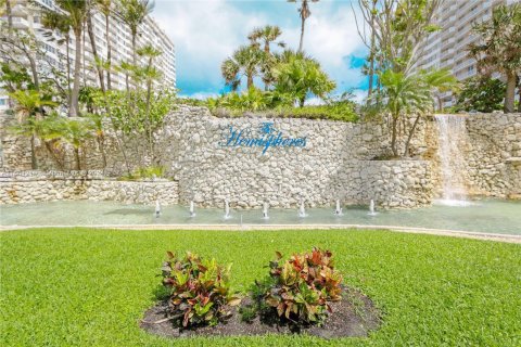 Condo in Hallandale Beach, Florida, 2 bedrooms  № 1367602 - photo 13