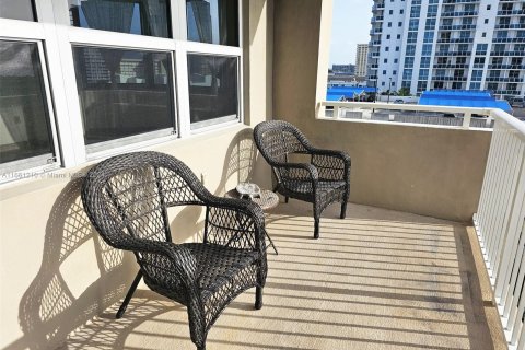 Copropriété à louer à Hallandale Beach, Floride: 2 chambres, 118.45 m2 № 1367602 - photo 12