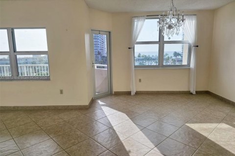 Copropriété à louer à Hallandale Beach, Floride: 2 chambres, 118.45 m2 № 1367602 - photo 3