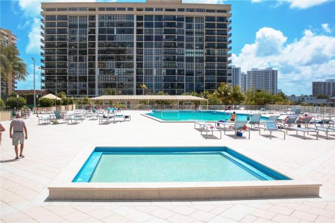 Copropriété à louer à Hallandale Beach, Floride: 2 chambres, 118.45 m2 № 1367602 - photo 27