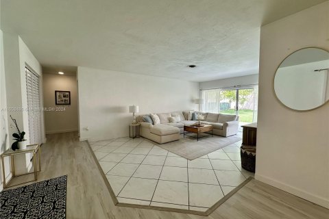 Casa en venta en Miami, Florida, 3 dormitorios, 147.99 m2 № 1367078 - foto 8