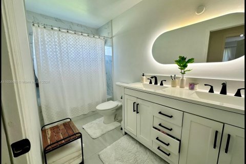 Casa en venta en Miami, Florida, 3 dormitorios, 147.99 m2 № 1367078 - foto 19