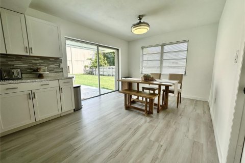 Casa en venta en Miami, Florida, 3 dormitorios, 147.99 m2 № 1367078 - foto 2