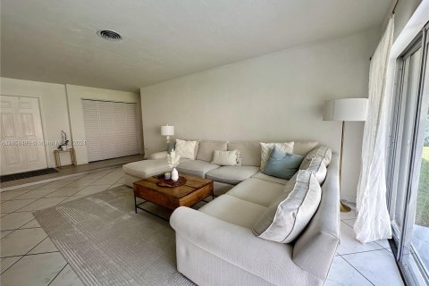 Casa en venta en Miami, Florida, 3 dormitorios, 147.99 m2 № 1367078 - foto 9