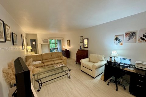 Condominio en venta en Coral Gables, Florida, 36.42 m2 № 1367603 - foto 1