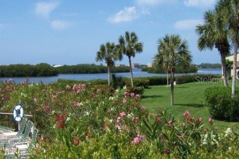 Condo in Sarasota, Florida, 3 bedrooms  № 215489 - photo 23