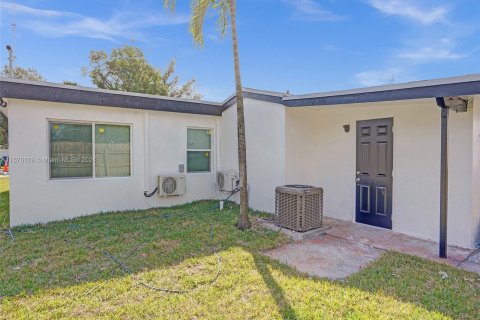Villa ou maison à vendre à Miramar, Floride: 4 chambres, 131.46 m2 № 1120430 - photo 23