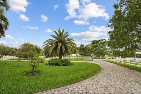 Villa ou maison à vendre à Southwest Ranches, Floride: 4 chambres, 554.16 m2 № 1120386 - photo 24