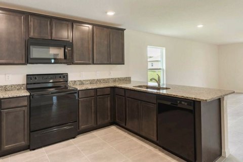 Townhouse in CELEBRATION POINTE in Fort Pierce, Florida 4 bedrooms, 172 sq.m. № 64141 - photo 1