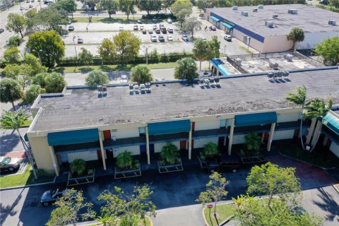 Commercial property in Lauderhill, Florida № 878217 - photo 3