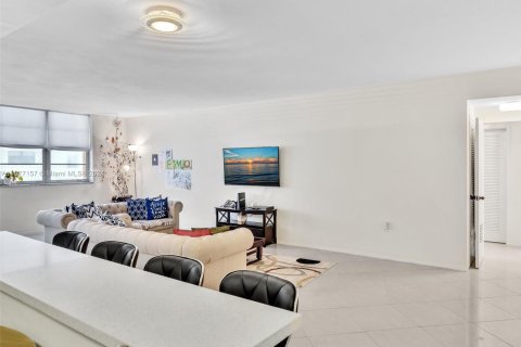 Copropriété à vendre à Miami Beach, Floride: 2 chambres, 122.91 m2 № 1281394 - photo 12