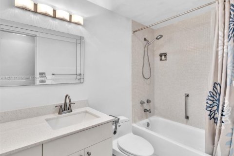 Copropriété à vendre à Miami Beach, Floride: 2 chambres, 122.91 m2 № 1281394 - photo 18